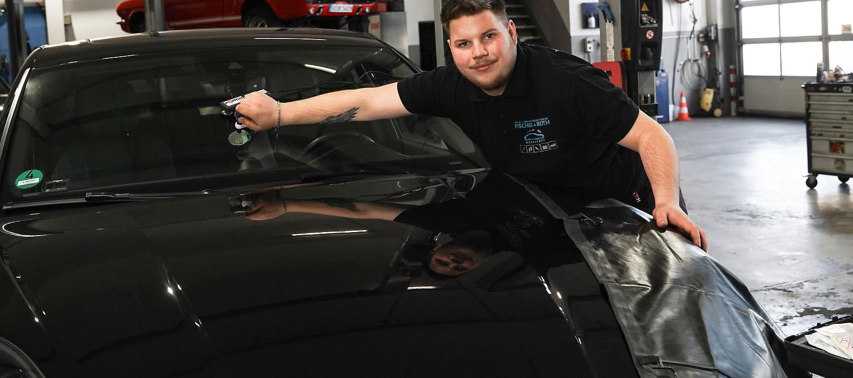 Ob Steinschlagreparatur oder Scheibenaustausch – bei uns ist ihr Autoglas in besten Händen